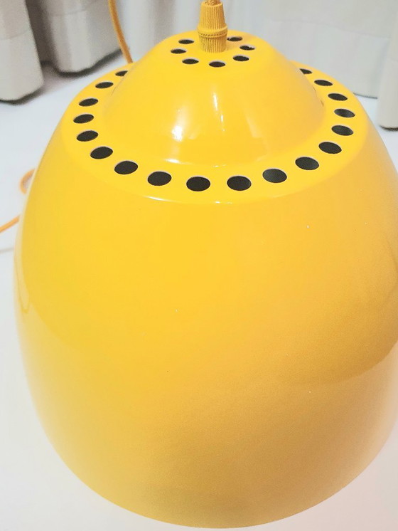 Image 1 of Suspension JAUNE, métal, laque jaune/blanche, années 1990