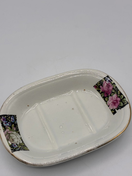 Seifenschale aus Fayence von Onnaing – Blumendekor auf schwarzem Hintergrund – Goldrand – servies (photo 2 of 4)