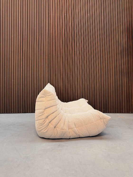 Image 1 of Fauteuil Togo Lounge - Deux places en velours côtelé beige