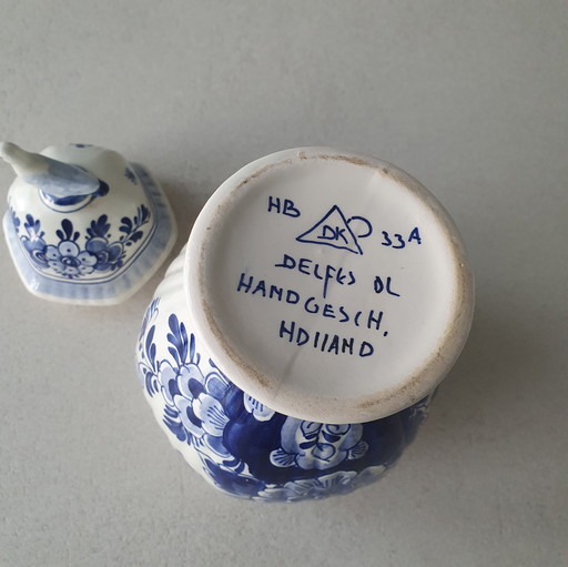 Delfter Blau Vase mit Deckel. Handbemalt.