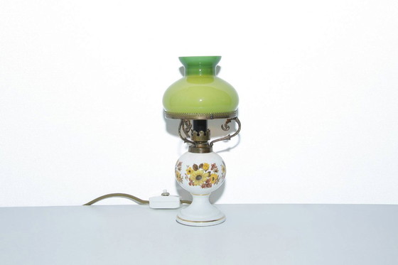 Image 1 of Paralume in vetro di petrolio, vetro opalino, porcellana verde, anni '70, J Vintage