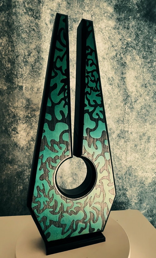 Escultura Flora elegante y hermosa de Rotan Hunt Wood