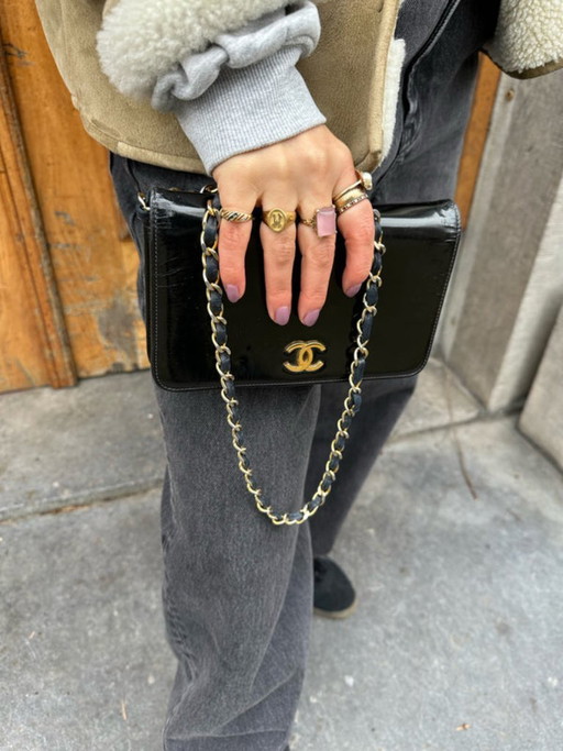 Portafoglio Chanel con catena, nero