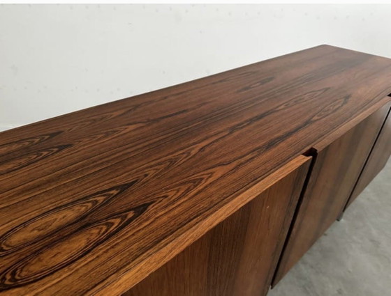 Credenza vintage in palissandro degli anni '60/'70 – Credenze, Metallo, Legno (photo 2 of 6)