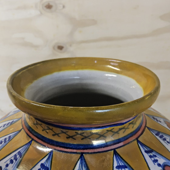 Image 1 of Vintage Majolica Italiaanse Vaas met leeuw-rampant (Hoogte 27cm) kleurrijke vaas (handgemaakt)