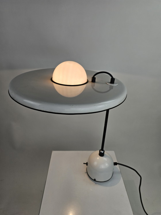 Image 1 of Zeer bijzondere space age tafellamp metaal en kunststof bol 