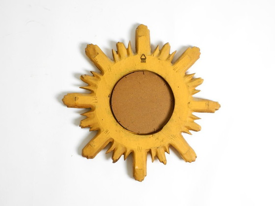 Image 1 of Bellissimo specchio da parete italiano del Mid Century Sunburst in legno e resina, placcato oro