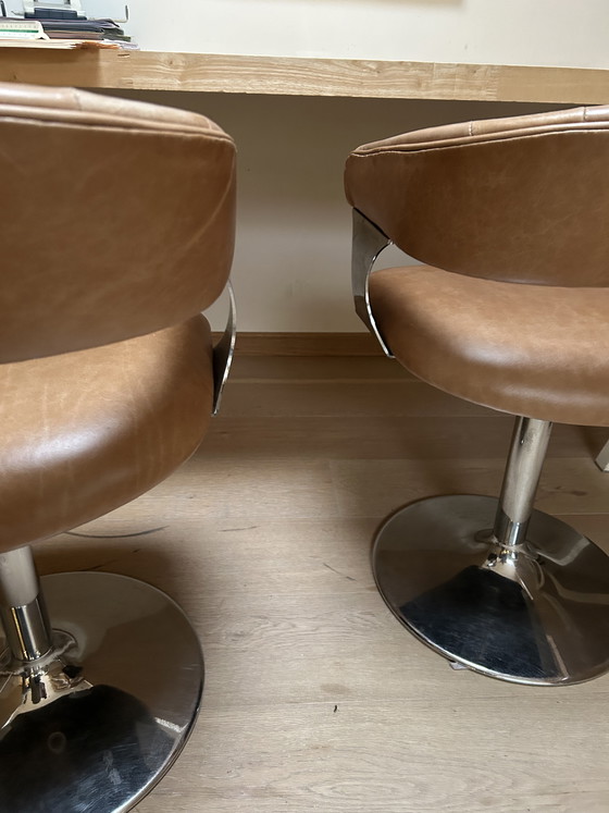Image 1 of Herstoffeerde barstoelen