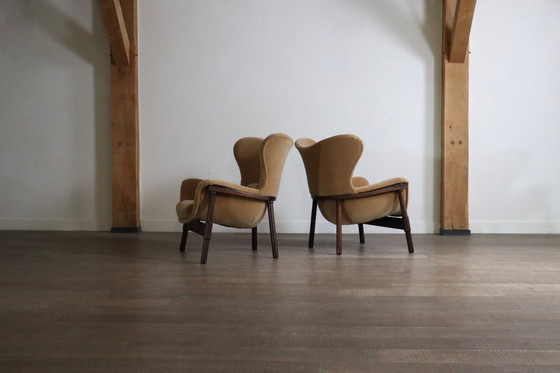 Image 1 of Paar skulpturale Lounge-Sessel im Midcentury-Modern-Stil aus Mohair und Holz, Italien, 1950er Jahre