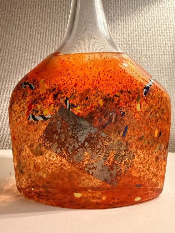 Image 1 of Vase signé Kosta Boda « Satellite » par Bertil Vallien - Grands Confettis Rouges (Modèle 89715)