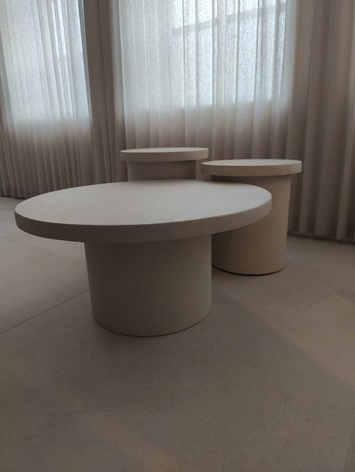 Juego de mesa de centro escultórica artesanal (4 piezas) – Cal mineral y hormigón ciré – Japandi / Wabi-Sabi
