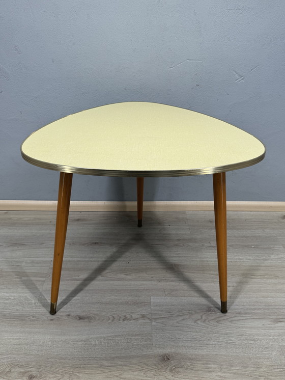 Image 1 of Tavolino vintage – piano in formica – treppiede – stile anni '50