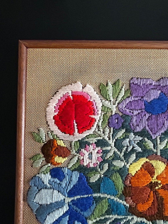 Image 1 of cuadro de flores bordadas