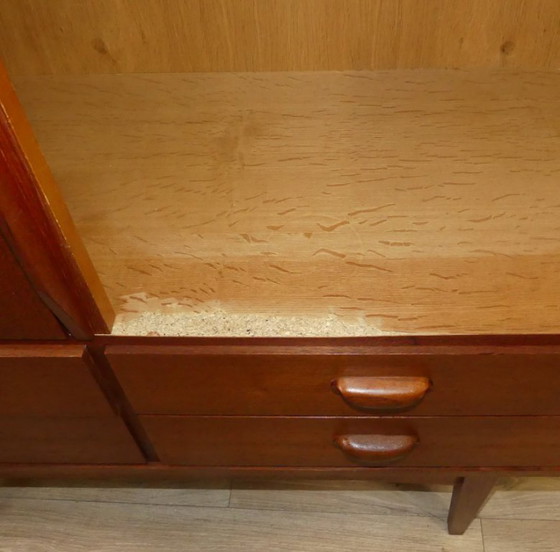 Image 1 of Cassettiera 1960 in stile danese Cassettiera in teak vintage di metà secolo Cassettiera danese di design moderno scandinavo W