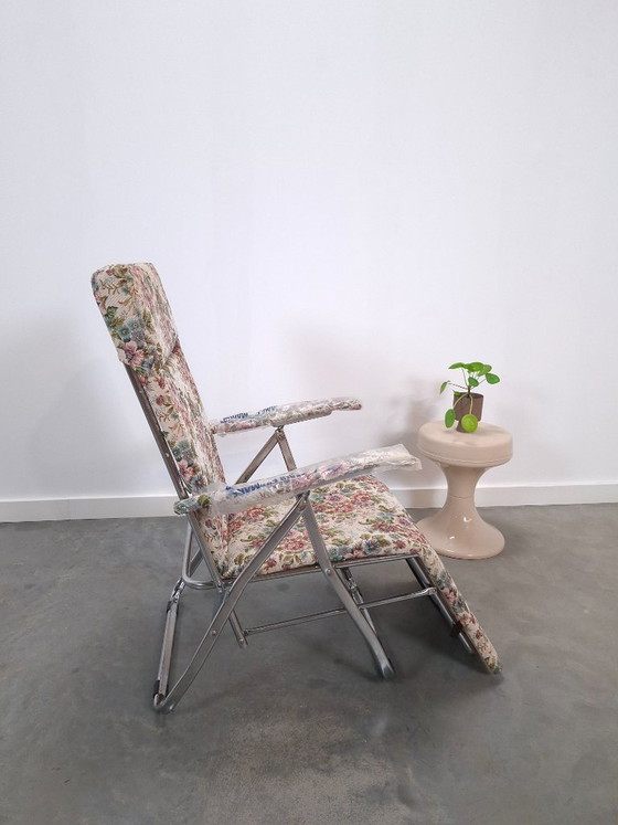 New 70s Italian adjustable and foldable garden lounger with flowers – Garden chairs, Textile (photo 6 of 12)