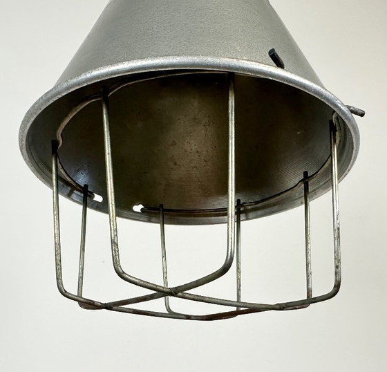 Image 1 of Lampada a sospensione in alluminio grigio industriale, anni '70