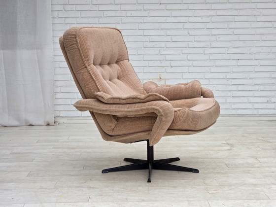 Image 1 of Dänischer Drehsessel aus den 1970er Jahren, beiger Möbelstoff.