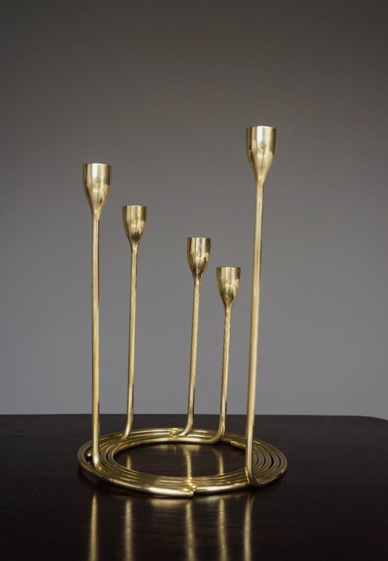 Image 1 of Ensemble de candélabres spiralés en laiton de style scandinave, Danemark, années 1960.