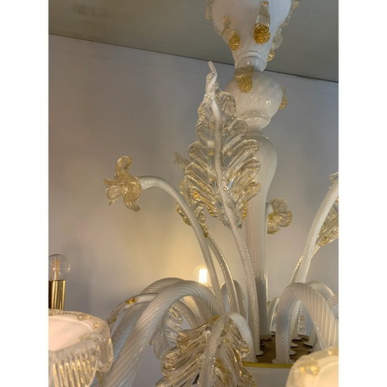 Image 1 of Murano-Glas-Kronleuchter in Milchglas und Gold mit Blumen und Blättern
