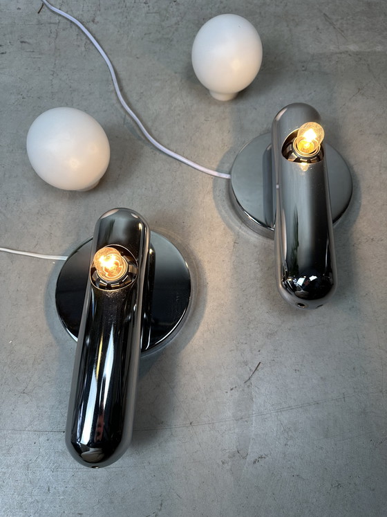 Image 1 of 2 appliques murales au design vintage - chromées et opalines