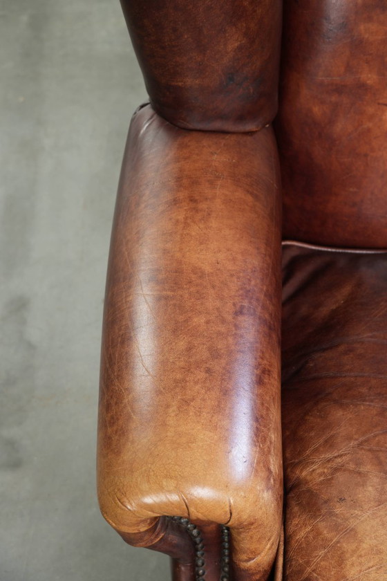 Image 1 of Comfortabele rundleren oorfauteuil in Engelse stijl met een prachtige warme kleurstelling en een karaktervolle uitstraling
