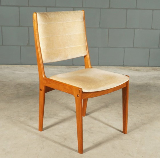 Set da pranzo in teak di metà secolo: tavolo e 4 sedie. – Velvet (photo 13 of 24)