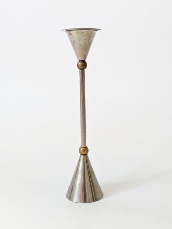 Paar postmoderne Kerzenständer im Memphis-Stil, Stahl mit Messing, 1980er Jahre – Kerzenhalter, Metal (photo 9 of 16)