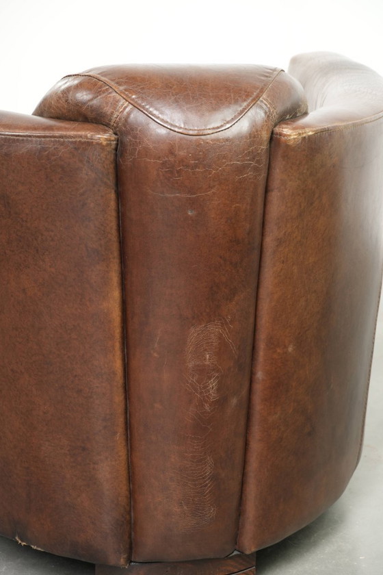 Image 1 of Karaktervolle en stoere donker cognac bruine rundleren Aviator design fauteuil/ armchair met een interessante vorm