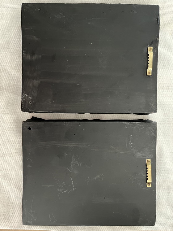 Image 1 of 2x Portrait en relief (3d) de chiens en tenue classique