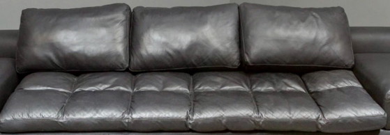 Un generoso divano da 3 a 4 posti, ideale per un interno moderno ed elegante – Divani 3 posti, Pelle (photo 5 of 5)