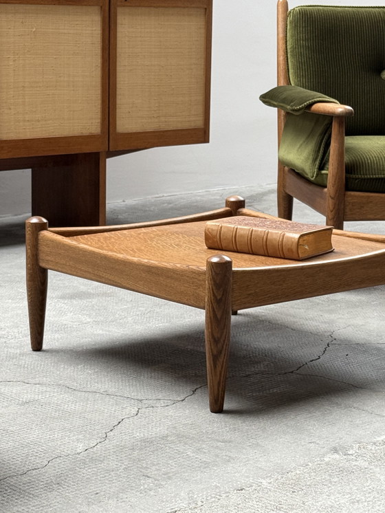 Image 1 of Lot de 2 fauteuils Wilhelm Knoll accoudoirs chêne bois massif velours vert, Allemagne années 1960