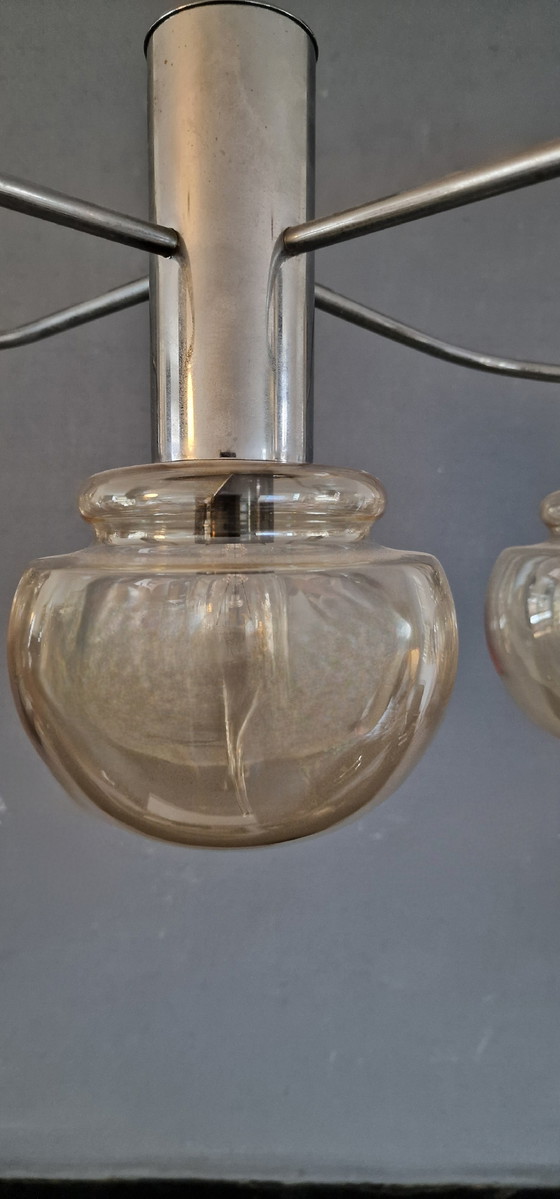 Image 1 of Lampe pendante atomique Mid Century Modern. 5 ampoules en verre ambré. Attribuée à Sciolari