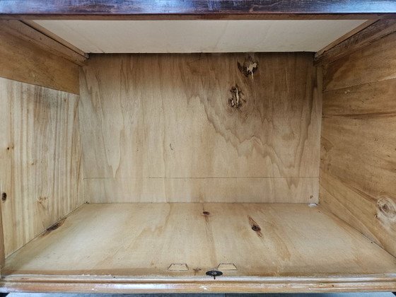 Image 1 of Mahagoni-Maser-Frisierkommode mit weißer Marmorplatte