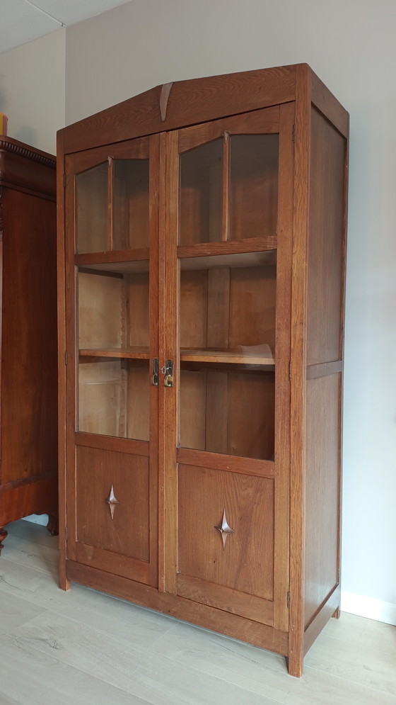 Image 1 of Art deco vitrinekast met karakteristieke details