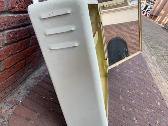 Image 1 of armadietto dei medicinali degli anni '50