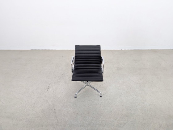 Image 1 of Original Vitra Charles & Ray Eames chair EA 108, black leather