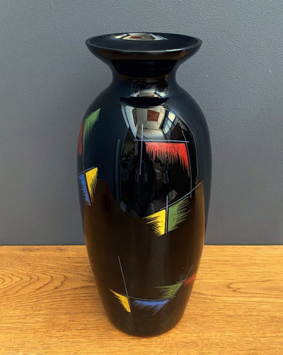 Image 1 of Zwarte glazen vaas met rode, groene, blauwe en gele details, jaren 60