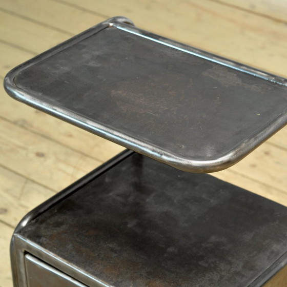 Image 1 of Set ijzeren nachtkastjes, jaren 1950