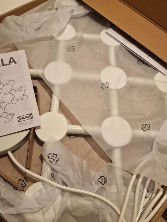 IKEA Strala vintage tafel lamp  Limited edition 2023, Tafellampen, Kunststof, Wit (foto 8 van 8)