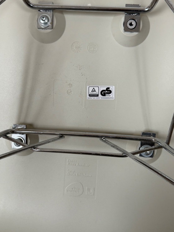 Set di 6 Sedie Vitra Eames DSW (Produzione 2015), Bianco / Acero scuro, Sedie da pranzo, Metallo, Plastica (foto 3 di 6)
