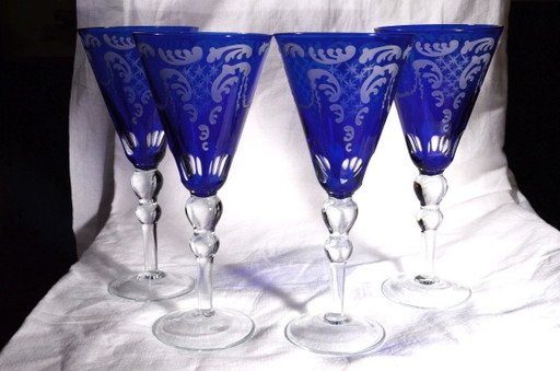 Set aus 4 großen Stielgläsern mit kobaltblauem Muster und mattiertem Glas, 10 x 24 cm – glazen karaffen