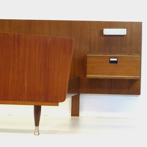 Image 1 of Vintage design bed in teak met nachtkastjes en verlichting