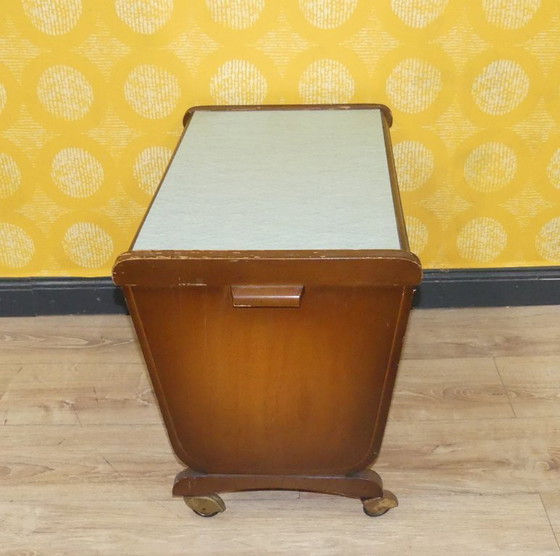 Image 1 of 50er Jahre Nähkasten Kefer Kleinmöbel München Aufbewahrung auf Rollen Nähkorb Nähwagen sixties mid century retro vintage