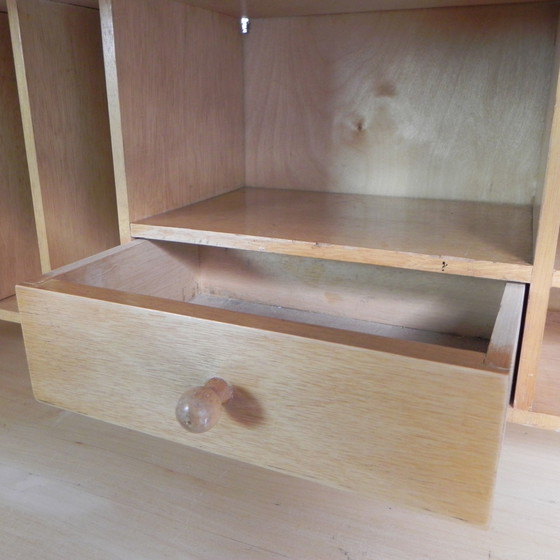 Image 1 of Secretaire met schuifdeuren op ranke poten, jaren 50