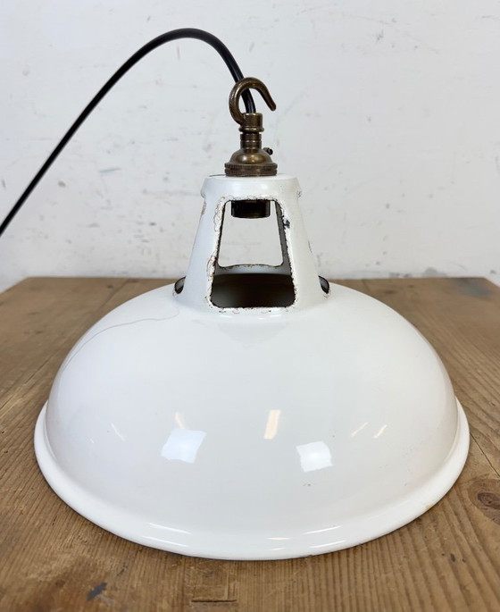 Image 1 of Industriële witte geëmailleerde fabriekshanglamp van Thorlux, jaren 60