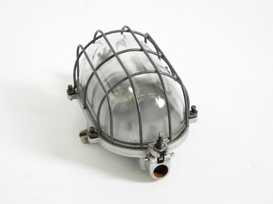 Image 1 of Rare grande lampe d'usine vintage des années 1950, en aluminium moulé et en verre.