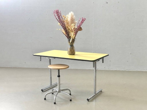 Gelber Innovativer Kelko Klapptisch