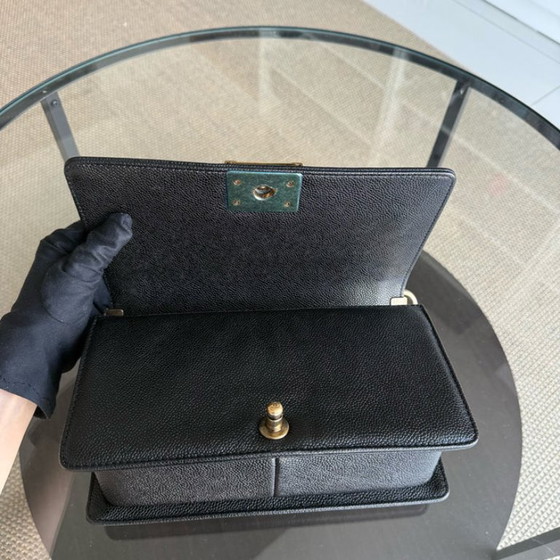 Image 1 of Chanel Boy Old Medium - Caivar gewatteerd generfd kalfsleer, zwart ruthenium, gouden hardware, serie 19