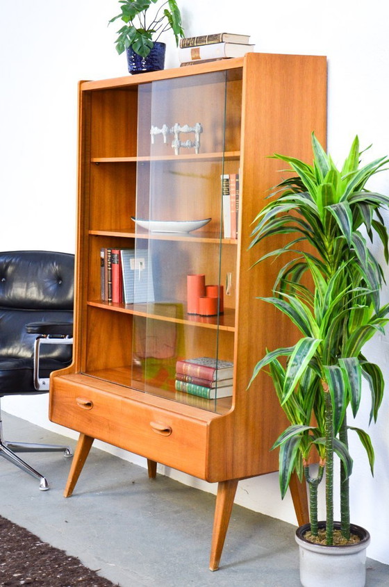 Image 1 of Vetrina vintage anni '60 in noce