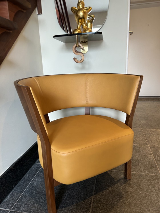 Image 1 of Compacte design loungezetel Conde House - massief walnoten & hoogwaardig leder